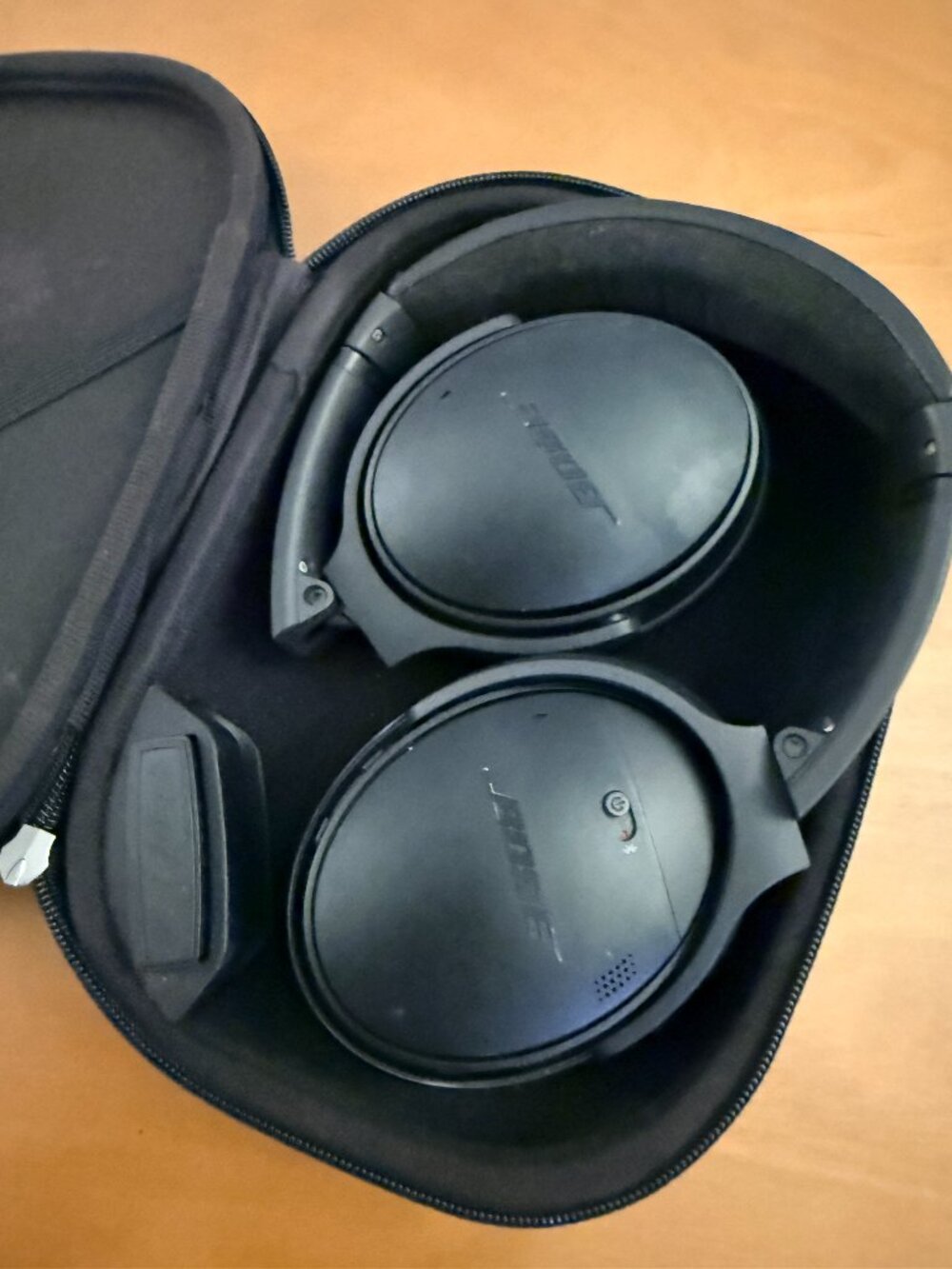 Bose QuietComfort 35 II Wireless Noise Cancelling Headphones Black with Case
